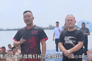 ?这饼差点吐出来了！席菲诺垃圾时间登场 空篮扣篮嗑筐但弹进去了